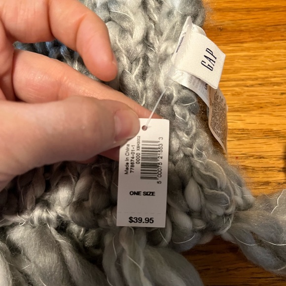 GAP KNITTED SCARF - Picture 3 of 7